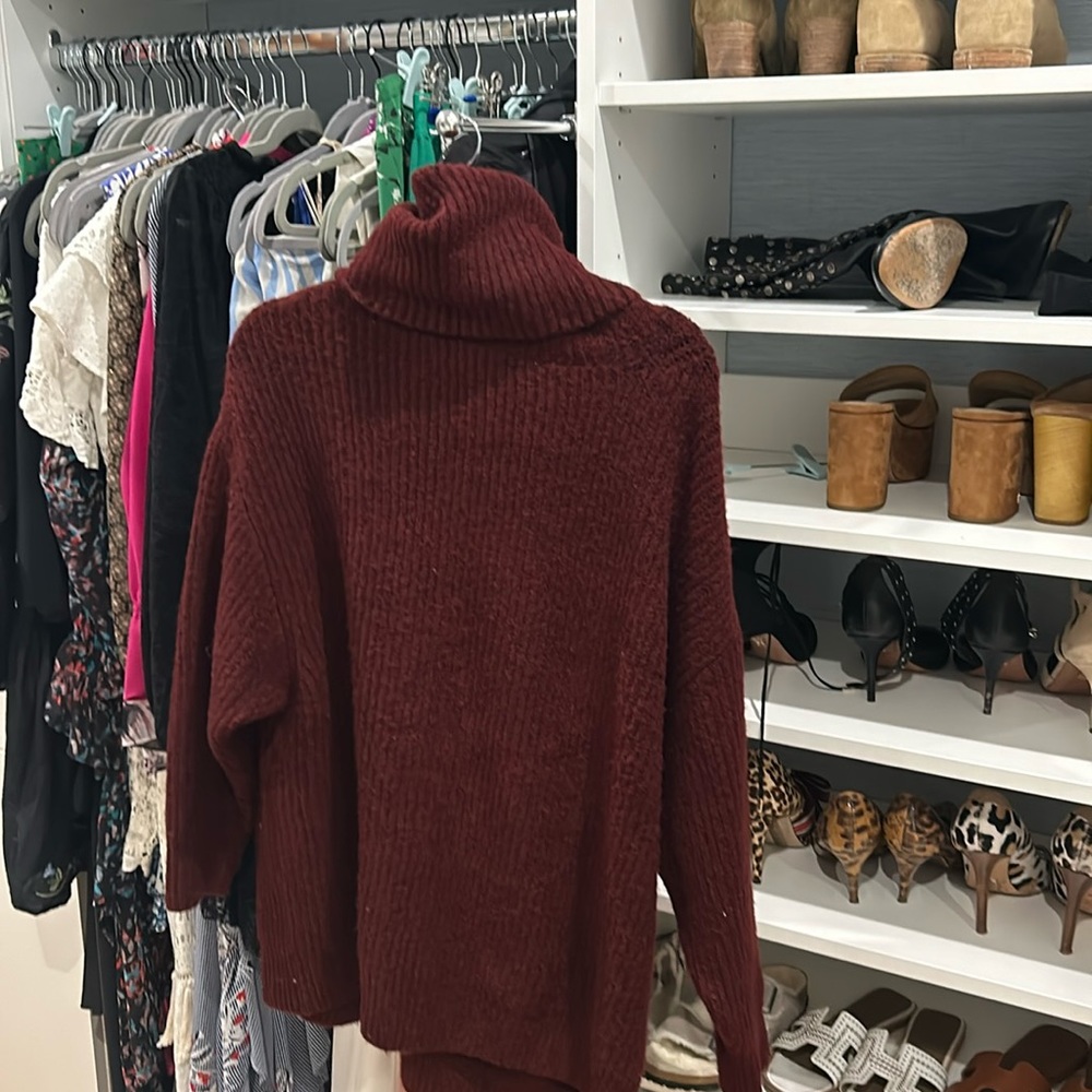 Zara turtleneck, sweater burgundy, size small